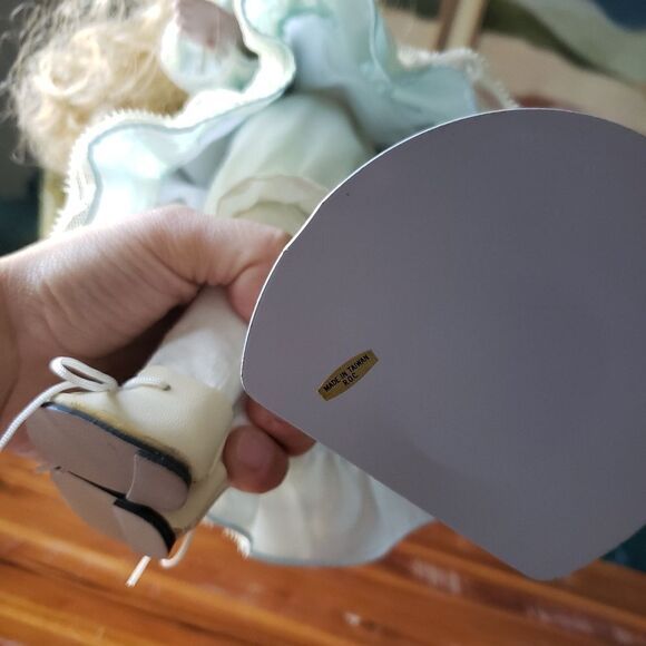 Vintage porcelain doll. - Picture 12 of 12